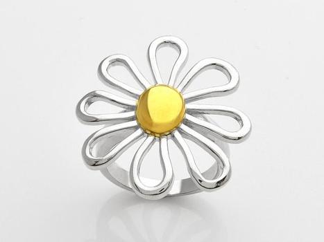 Two Tone Flower Shaped Ring Size 6 (1 of 1)