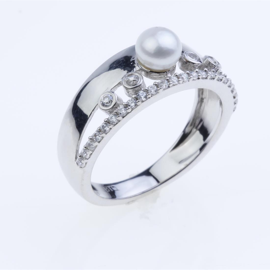 Sz 8.5 Pearl & Zircon Sterling Silver Split Ring: Sz 8.5 Pearl & Zircon Sterling Silver Split Ring • Metal: Sterling Silver • Stone: Pearl, White Zircon • Width : 8.12 Mm • Appx Weight: 3.65 Grams • Finish: Rhodium