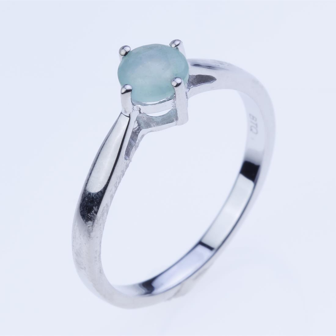 Size 8 Emerald Sterling Silver Solitaire Ring: Size 8 Emerald Sterling Silver Solitaire Ring • Metal: Sterling Silver • Stone: 5Mm Round Emerald • Width : 6.15 Mm • Appx Weight: 1.97 Grams • Finish: Rhodium