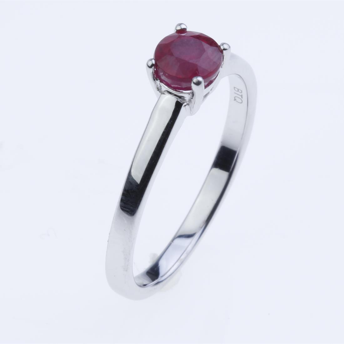 Size 8.5 Silver Ruby Glass Filled Solitaire Ring (1 of 2)