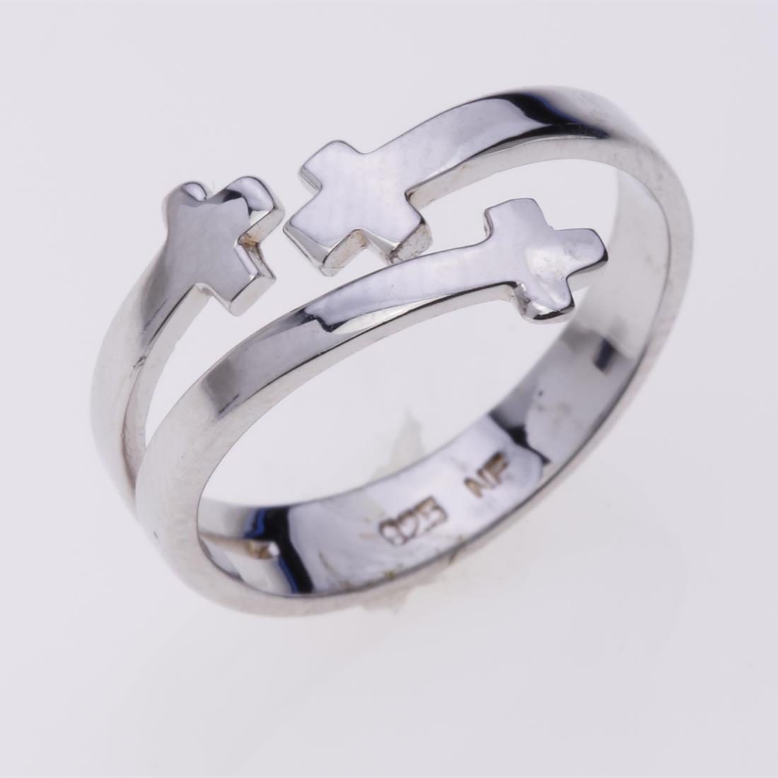 Sterling Silver 3 Cross Bar SZ 5: Sterling Silver 3 Cross Bar Sz 5 • Metal: Sterling Silver • Width: 9.5 Mm • Total Weight : 2 Grs • Finish : Rhodium