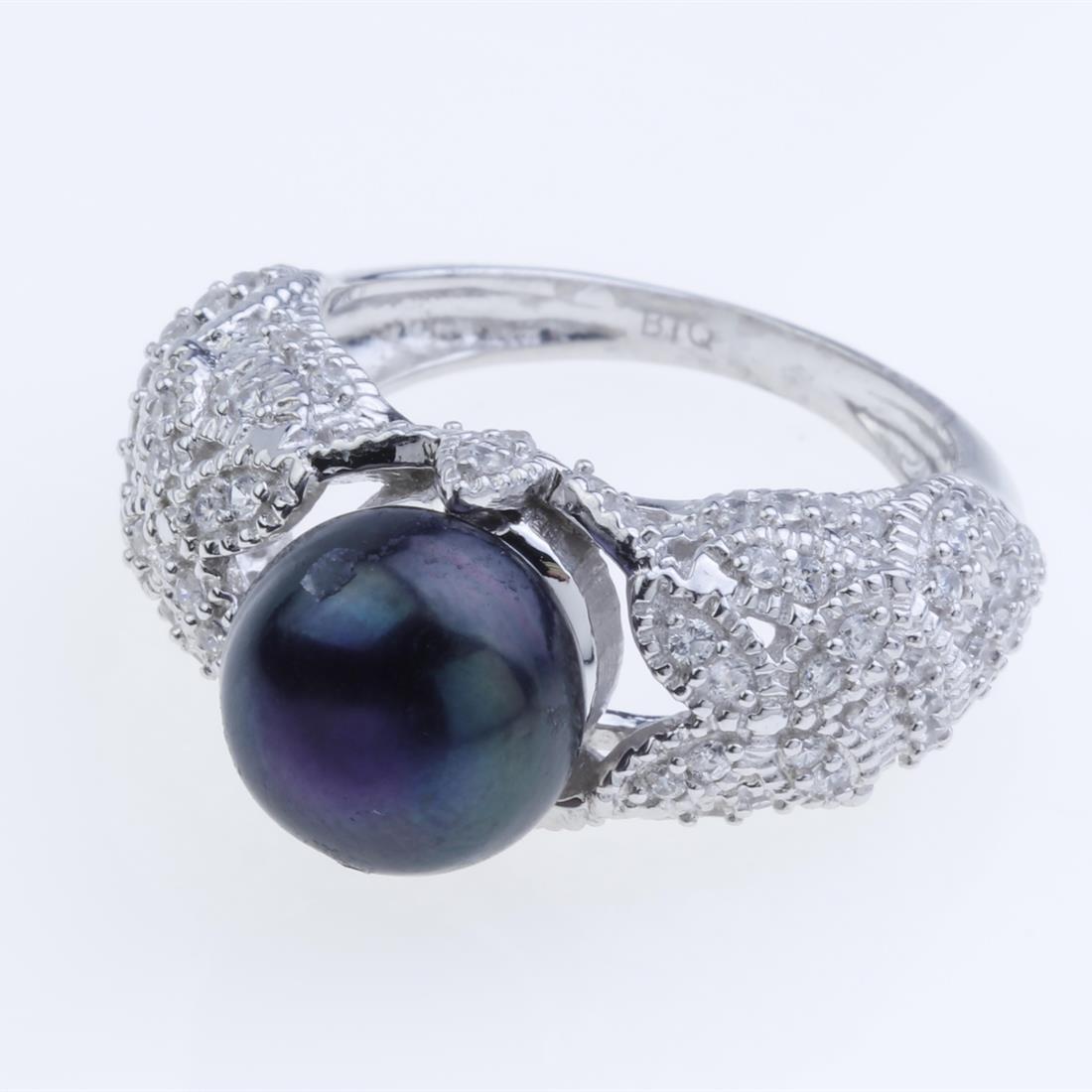 Sz 8.5 Gorgeous Peacock Pearl Zircon Silver Ring: Sz 8.5 Gorgeous Peacock Pearl Zircon Silver Ring • Metal: Sterling Silver • Stone: 10Mm Peacok Pearl, Zircon • Width : 11.44 Mm • Appx Weight: 7.15 Grams • Finish: Rhodiu