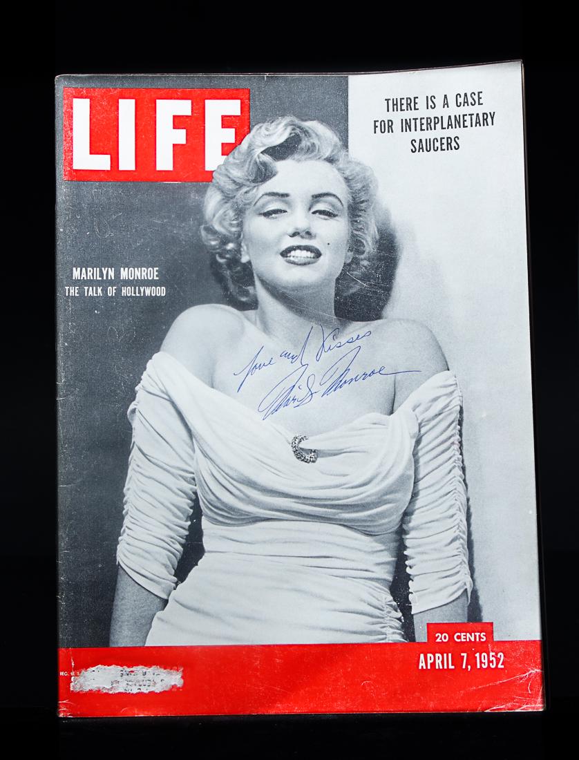 MARILYN MONROE SIGNED SIGNED 1952 LIFE MAGAZINE (1 of 6)