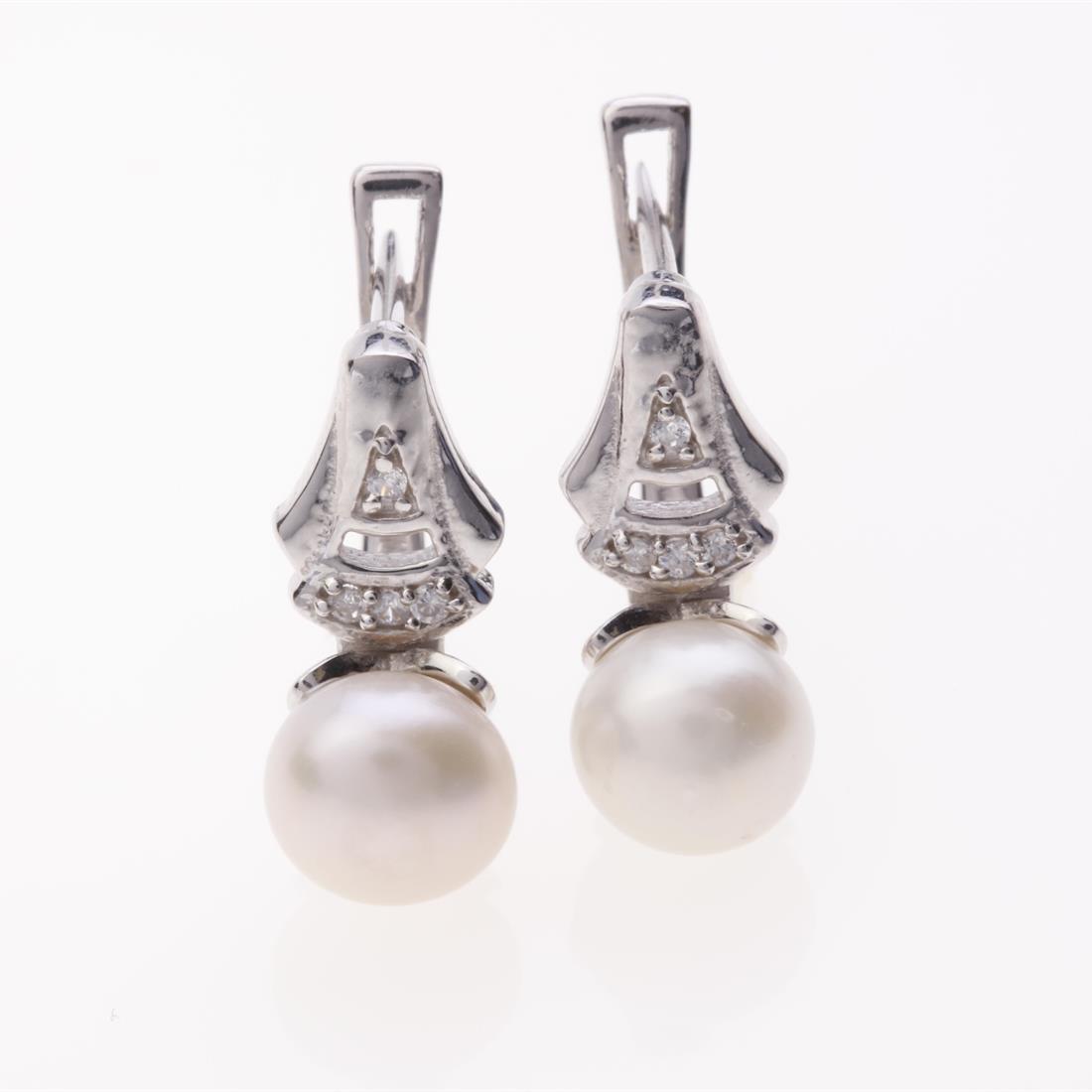 Sterling Silver Pearl & Zircon Latchback Earrings: Sterling Silver Pearl & Zircon Latchback Earrings .Metal: Sterling Silver .Stone: 8 Mm Rd Pearl&Zircon .Dimension: 16.7X7.6Mm .Total Weight: 4.43 Grams .Finish: Rhodium .Backing: Latchback