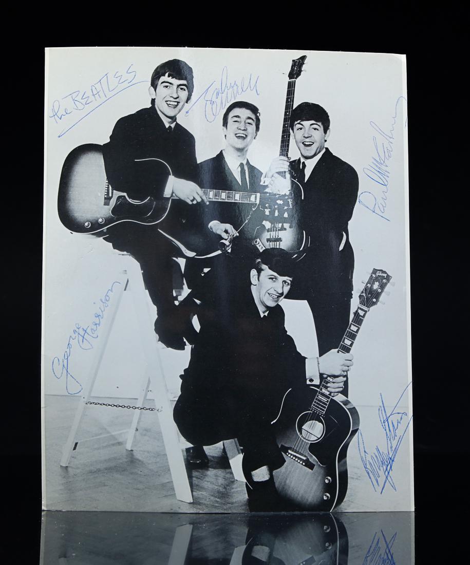Very Rare Beatles Signed 8 X 10 Photograph (1 of 4)