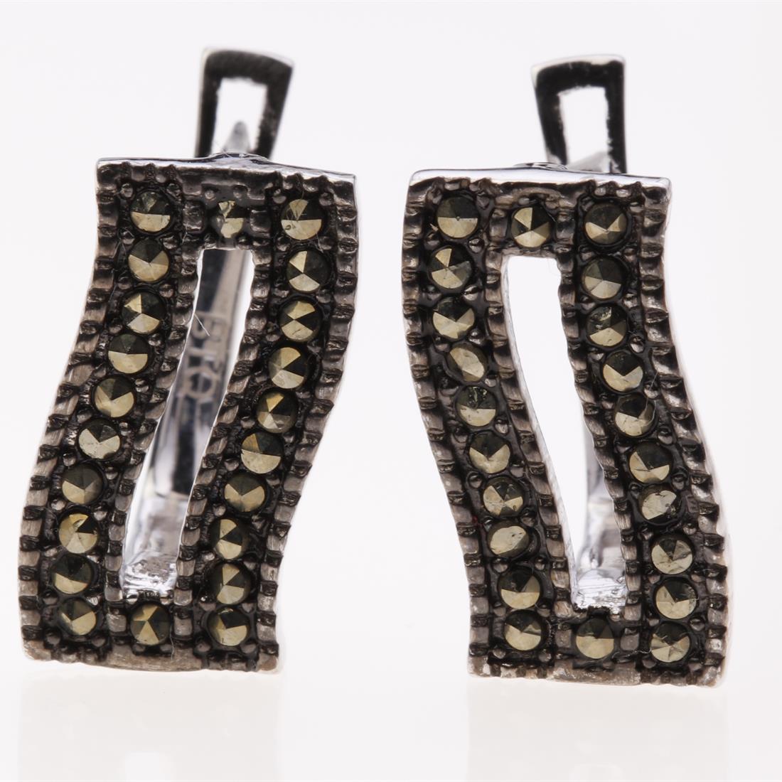 Marcasite Sterling Silver Wave Earrings: Marcasite Sterling Silver Wave Earrings .Metal: Sterling Silver .Stone: Marcasite .Dimension: 15.3X8.3 Mm .Total Weight: 3.95 Grams .Finish: Rhodium .Backing: French Clip