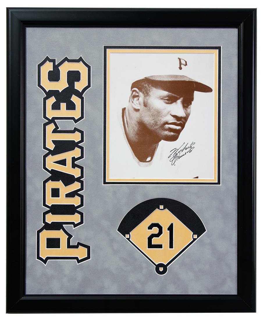 Roberto Clemente Signed Photo (1 of 3)