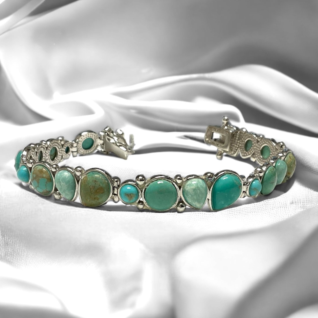 Chic Sterling Silver Turquoise Bracelet (1 of 1)