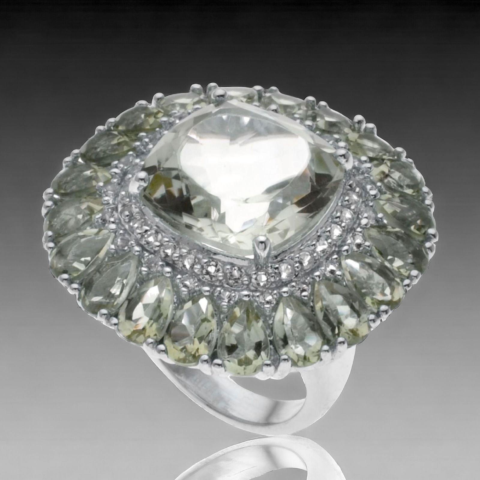 18 Carat Green Amethyst Cluster Statement Cocktail Ring Size 6.25 (1 of 1)