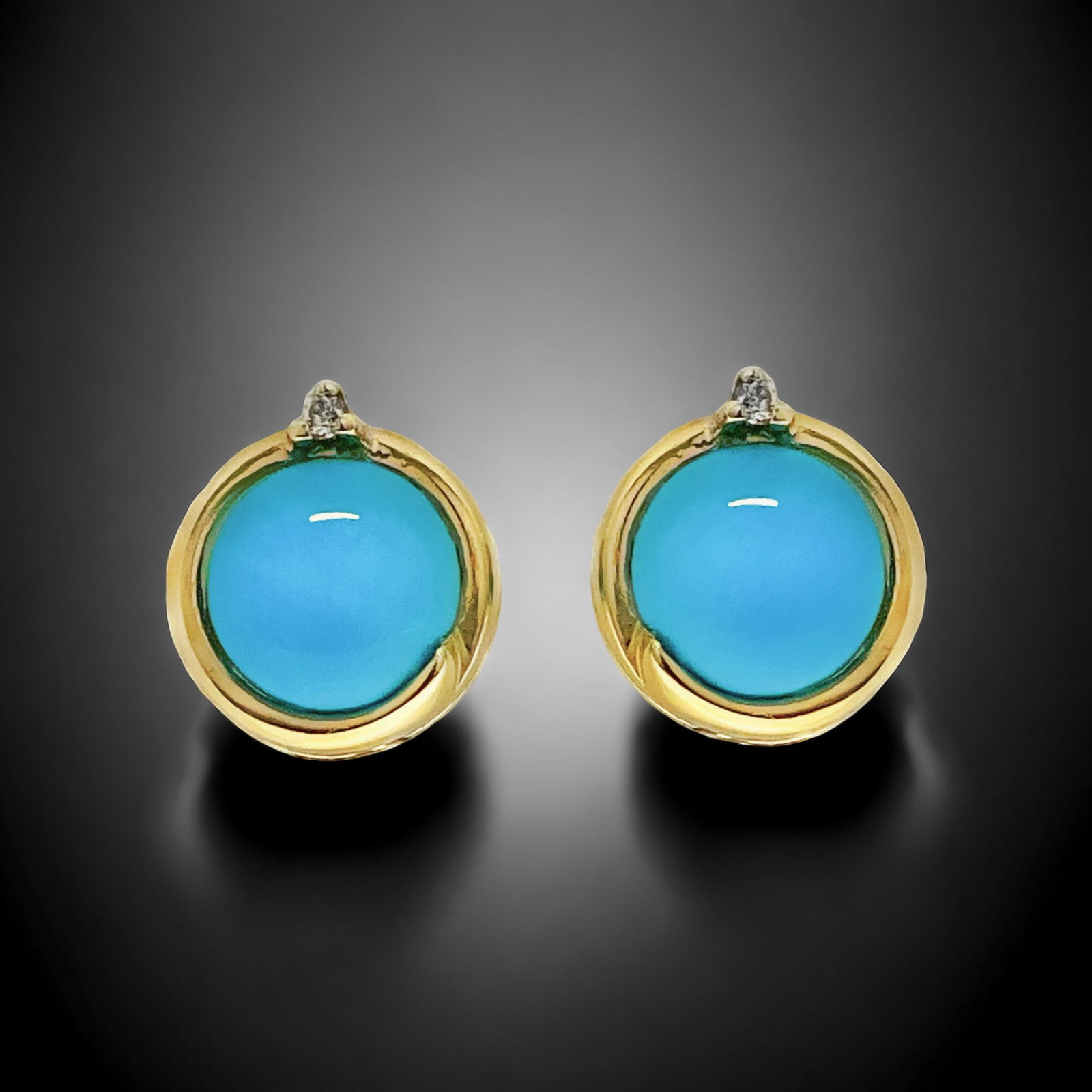 14K Gold Round Turquoise Stud Earrings: Product Details Item: Earrings Metal: 14K Gold Gemstone: Turquoise Approximate Measurements: Width: 10.5 mm Ring Size: Not Applicable Chain Length: Not Applicable Chain Metal: Not Appl