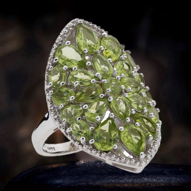 4.85 ct Peridot Statement Ring set in Sterling Silver - Size 7 (1 of 1)