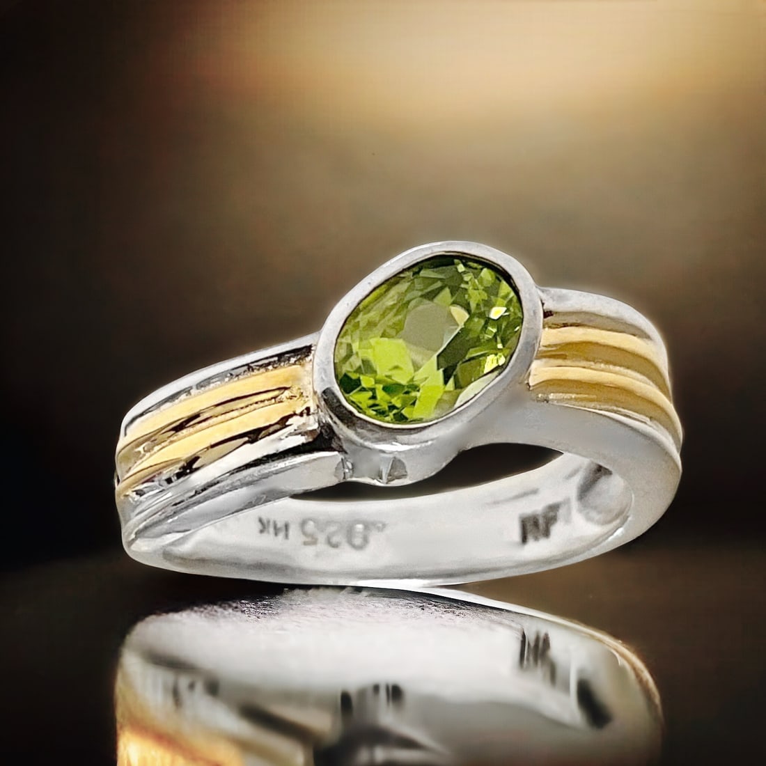 14K & Sterling Silver Bezel Set Peridot Ring - Size 7 (1 of 1)
