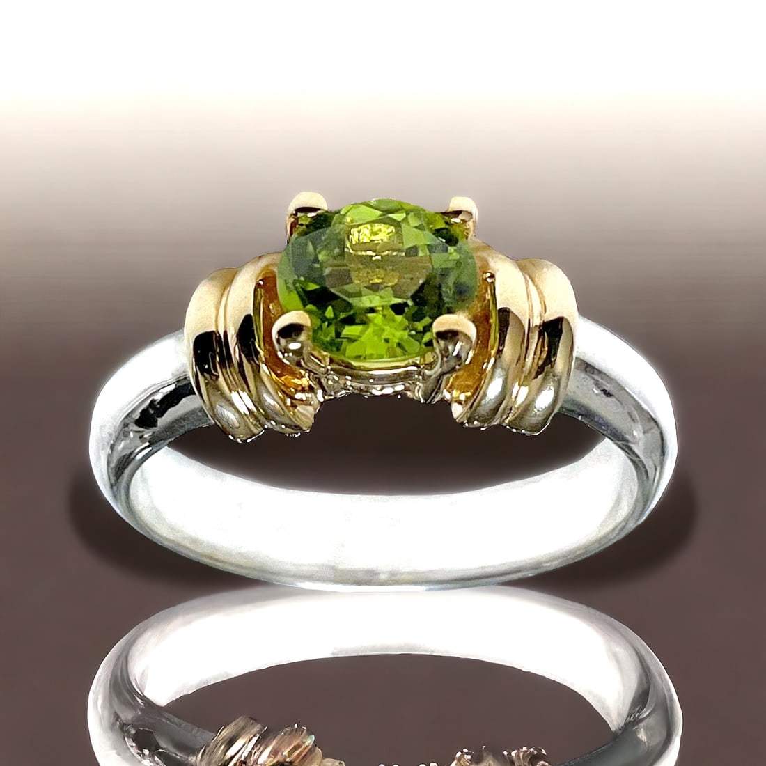 14K Gold & Sterling Silver Peridot Ring Size 7 (1 of 1)