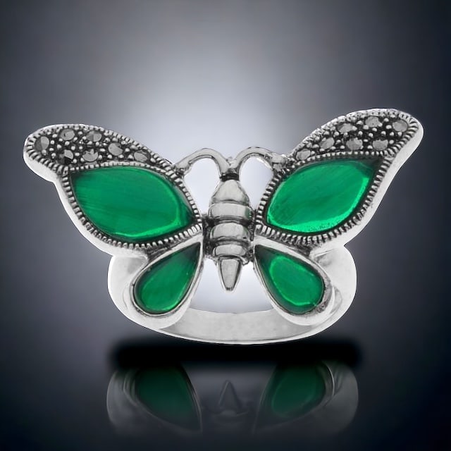 Spetacular Green Agate Butterfly Ring set in Sterling Silver wtih Marcasite  accents (1 of 1)