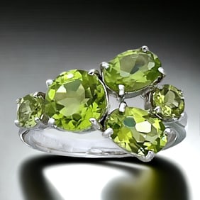 Magnificant 5-stone Peridot Sterling Silver Ring - Size 7.5