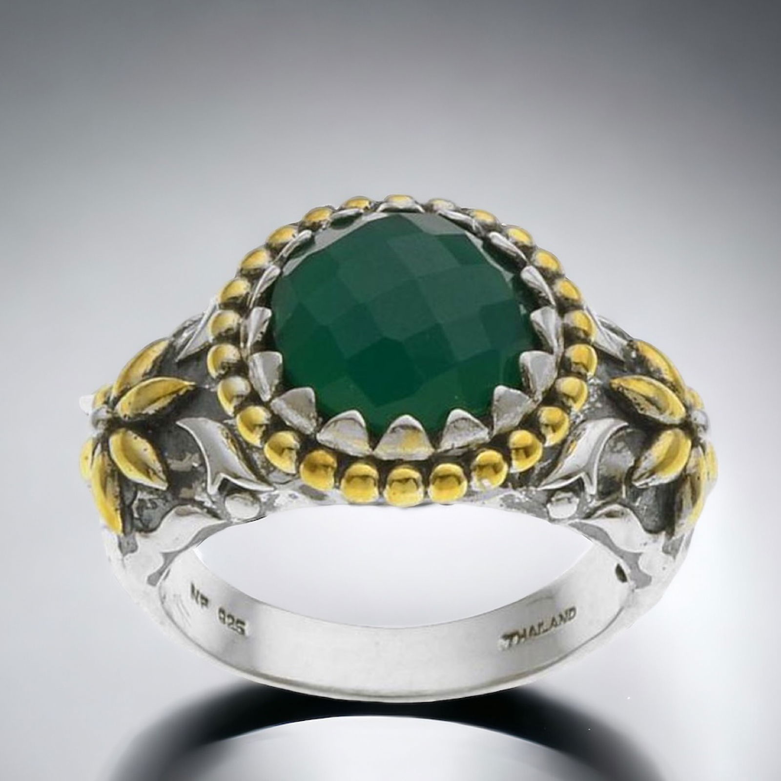 Exotic Balinese design Green Agate Ring set in Sterling Silver - Size 7 (1 of 1)