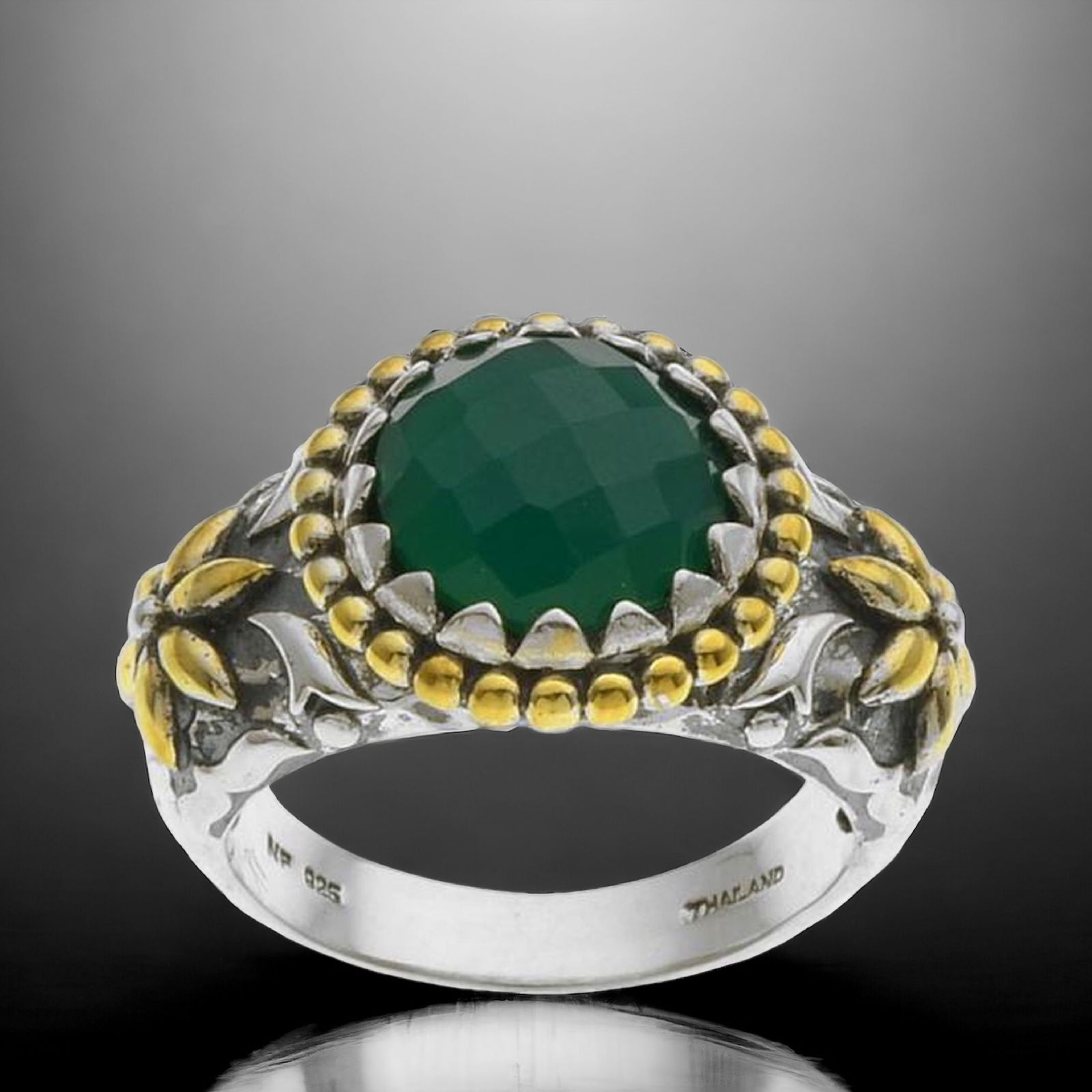Exotic Balinese design Green Agate Ring set in Sterling Silver - Size 7 (1 of 1)