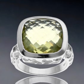 6.88 ctw Ouro Verde Sterling Silver Ring with hammered detailing - Size 8