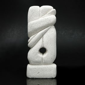 Paris Street Art "I’etreinte" by Zebo