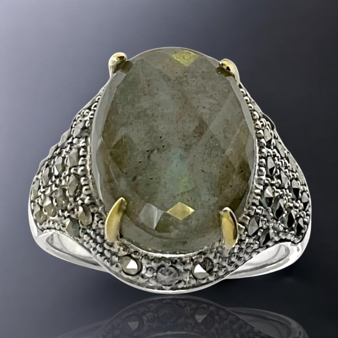 Labradorite & Marcasite Sterling Silver Ring - Size 9: Product Details Item: Ring Metal: Sterling Silver Gemstone: Labradorite & Marcasite Approximate Measurements: Width: 19.6mm Ring Size: 9 Chain Length: Not Applicable Chain Metal: Not Ap