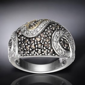 An extragant Sterling Silver Ring with a stunning array of Simulated Diamonds - Size 7