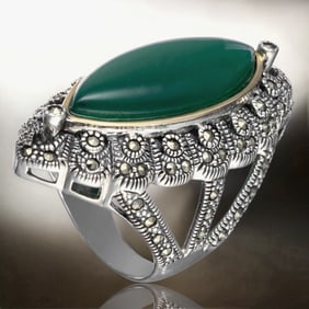 14K Gold & Sterling Silver Green Agate Ring adorned with Marcasite - Size 8