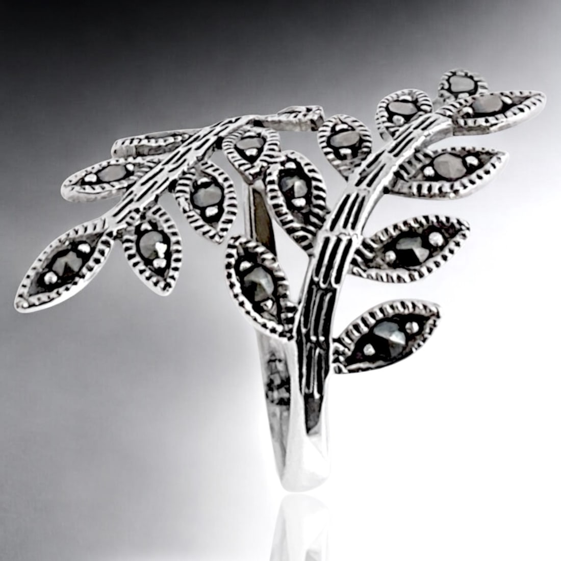 Dazzaling Sterling Silver & Marcasite Leaf Ring - Size 7 (1 of 2)