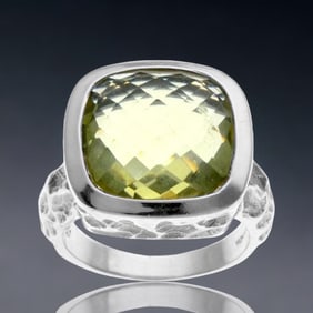 6.88 ctw Ouro Verde Sterling Silver Ring with hammered detailing - Size 8