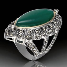 14K Gold & Sterling Silver Green Agate Ring adorned with Marcasite - Size 8