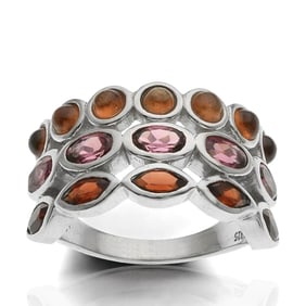 An assortment of stunning Garnet Gemstones set in a Sterling Silver Ring - Size 6