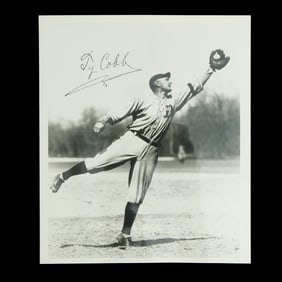 Ty Cobb Signed Black and White Photograph – Detroit Tigers Action Pose