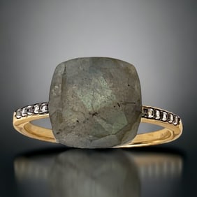 14K Gold Ring with Labradorite Center Stone - Size 7.25