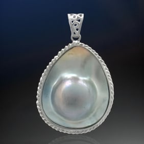 Iridescent Blister Shell Pearl Cable Design Silver Pendant