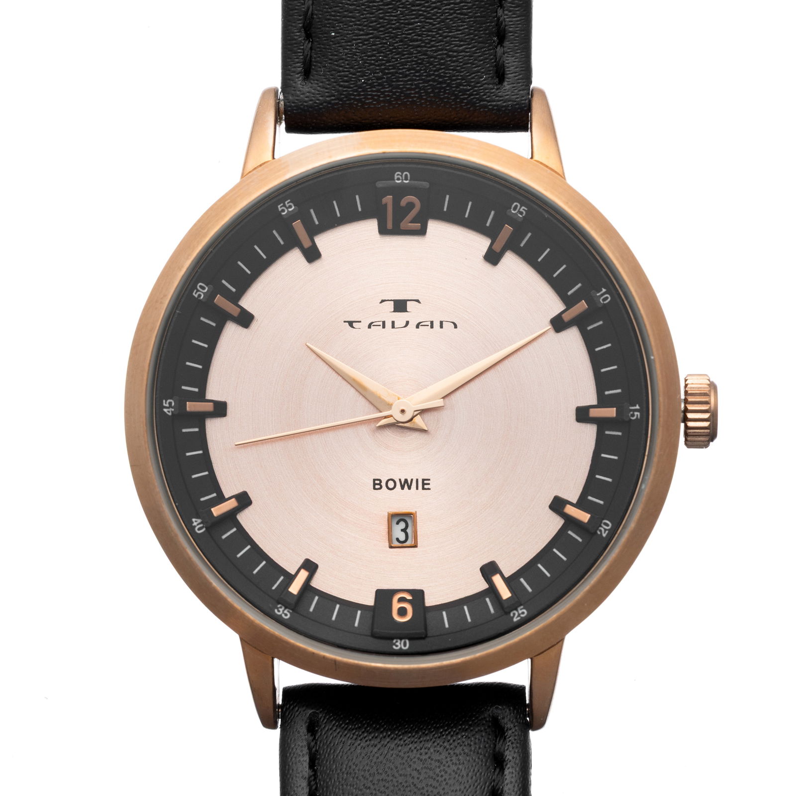Tavan Men’s Watch – 43mm Classic: This Tavan men’s watch features a distinguished 43mm case with a rose gold face framed by a bold black outer ring. The design includes a sweeping second hand, practical date window, and a comfor