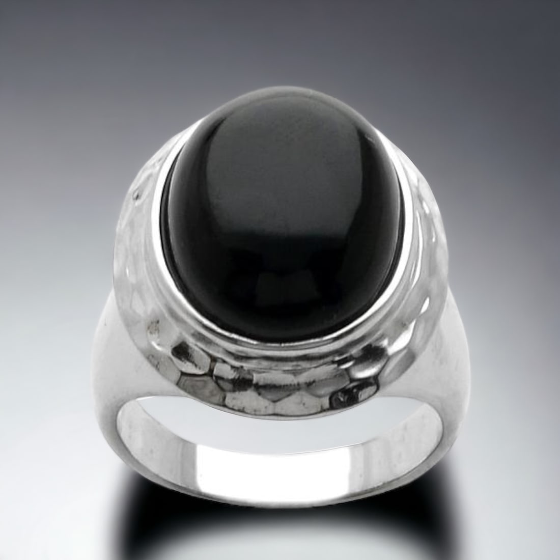 Black Onyx Sterling Silver Ring with hammered detail - Size 7 (1 of 1)