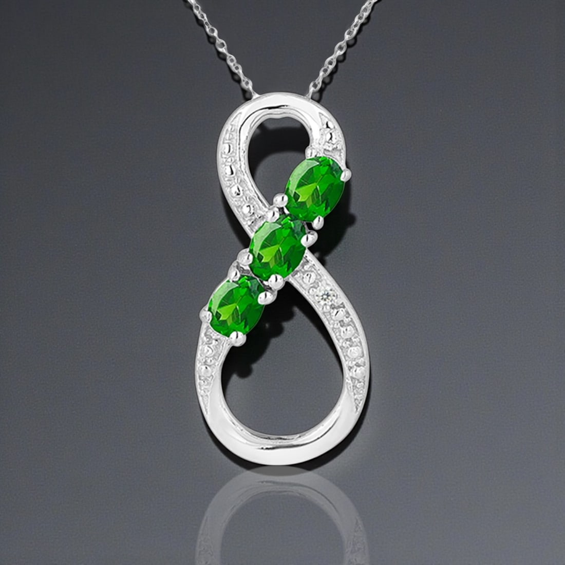 0.98 Cttw Chrome Diopside Sterling Silver Infinity Pendant (1 of 1)