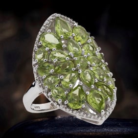 4.85 ct Peridot Statement Ring set in Sterling Silver - Size 6