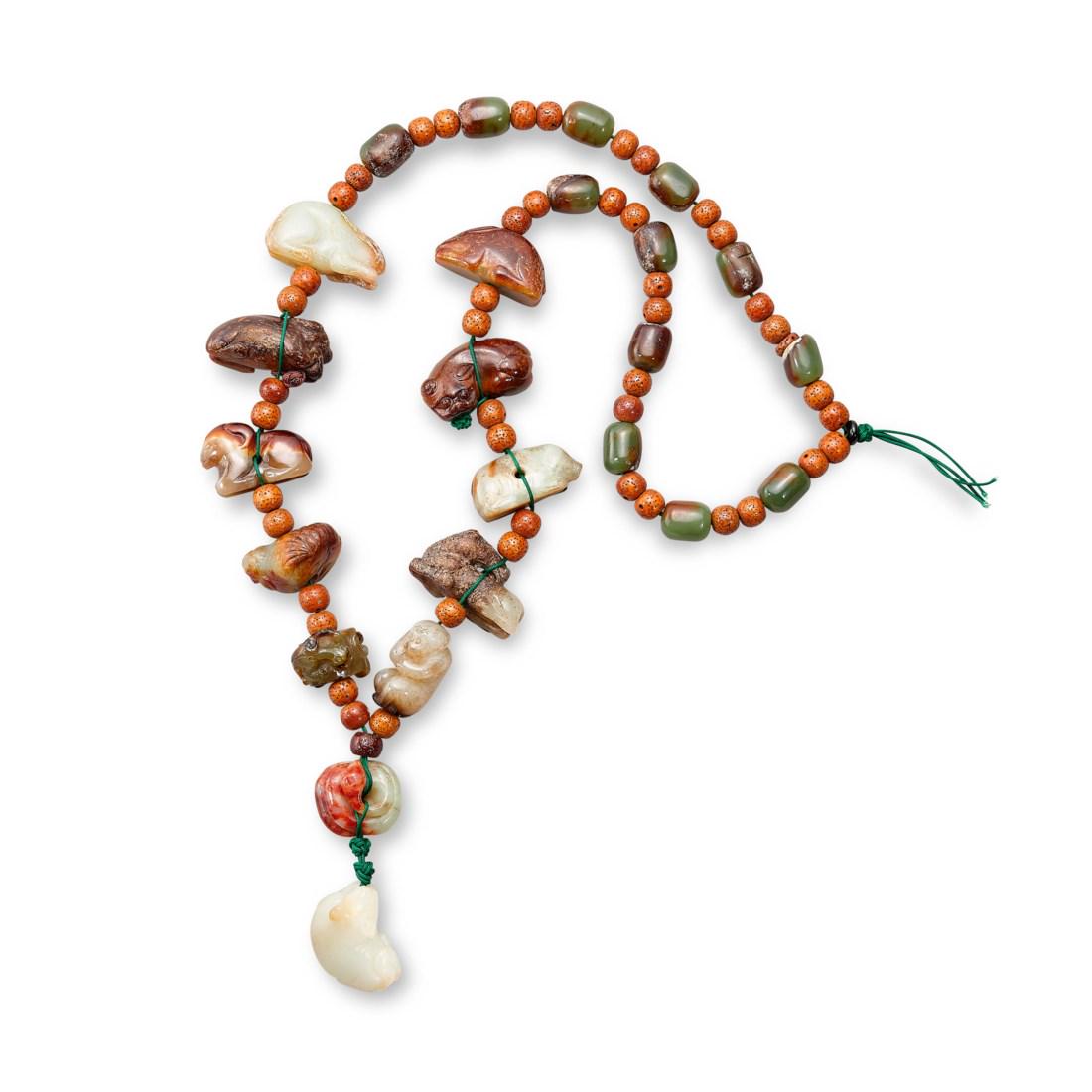 A BEADED JADE AND HARDSTONES 'ANIMAL' NECKLACE