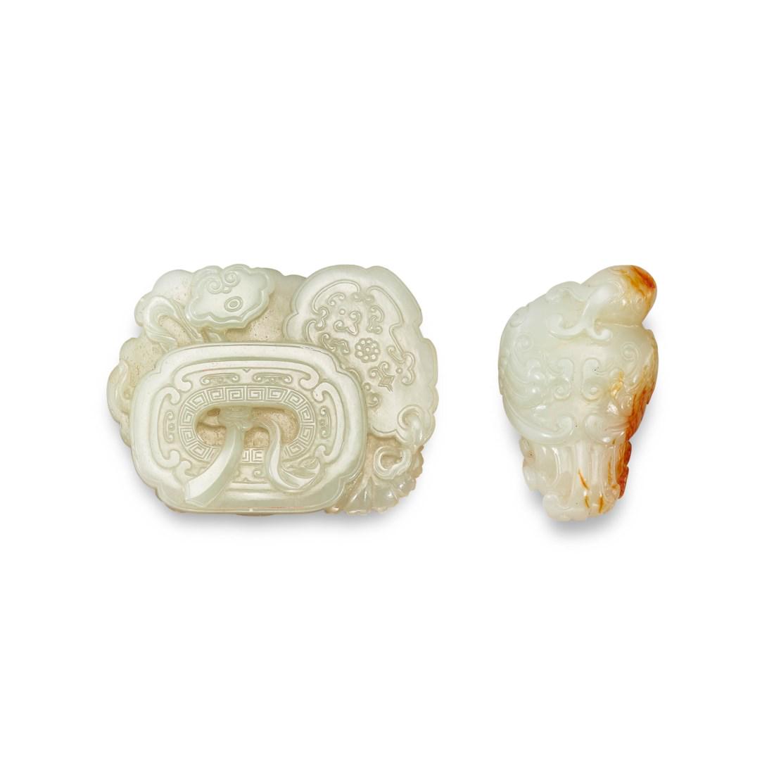 A CARVED WHITE AND RUSSET JADE BIRD AND A CARVED WHITE