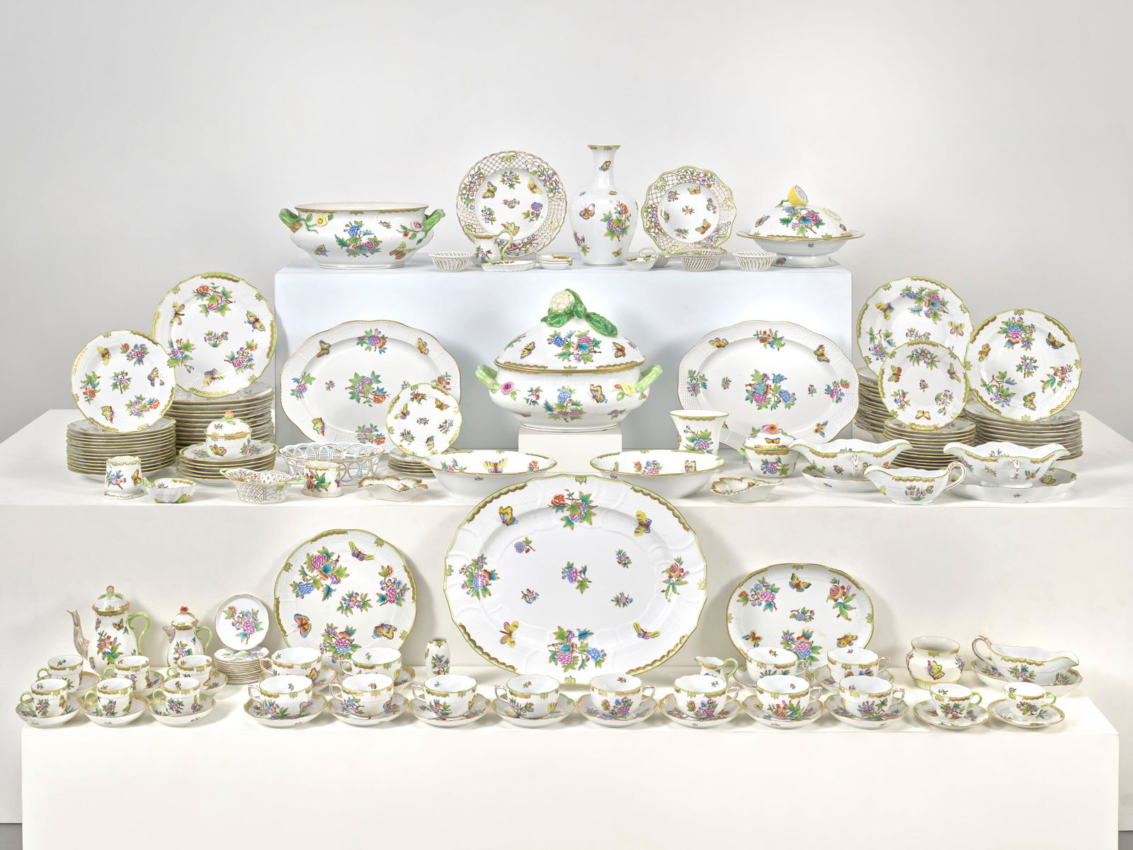 Partie De Service De Table En Porcelaine Manufacture Herend Auction