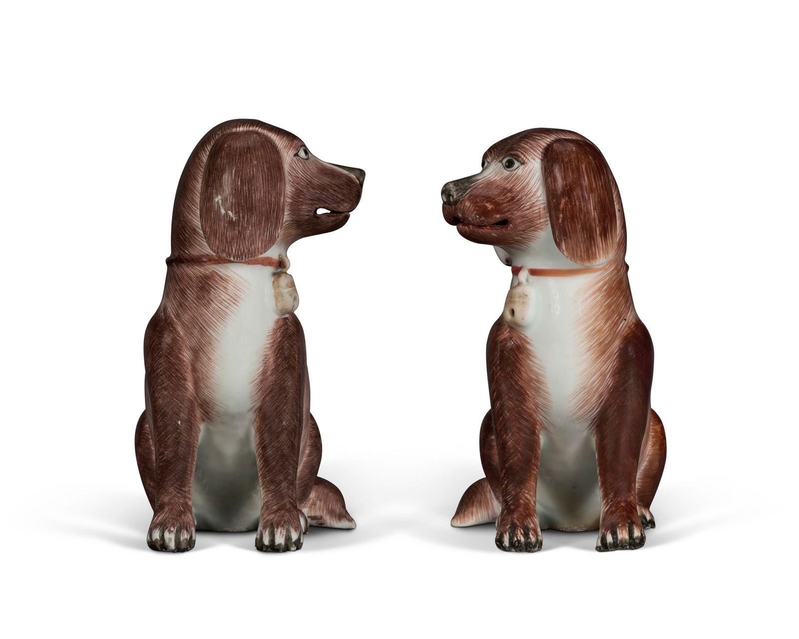 A PAIR OF CHINESE EXPORT PORCELAIN MODELS OF SEATED SPANIELS QIANLONG PERIOD (1736-1795), CIRCA 1760 - 3