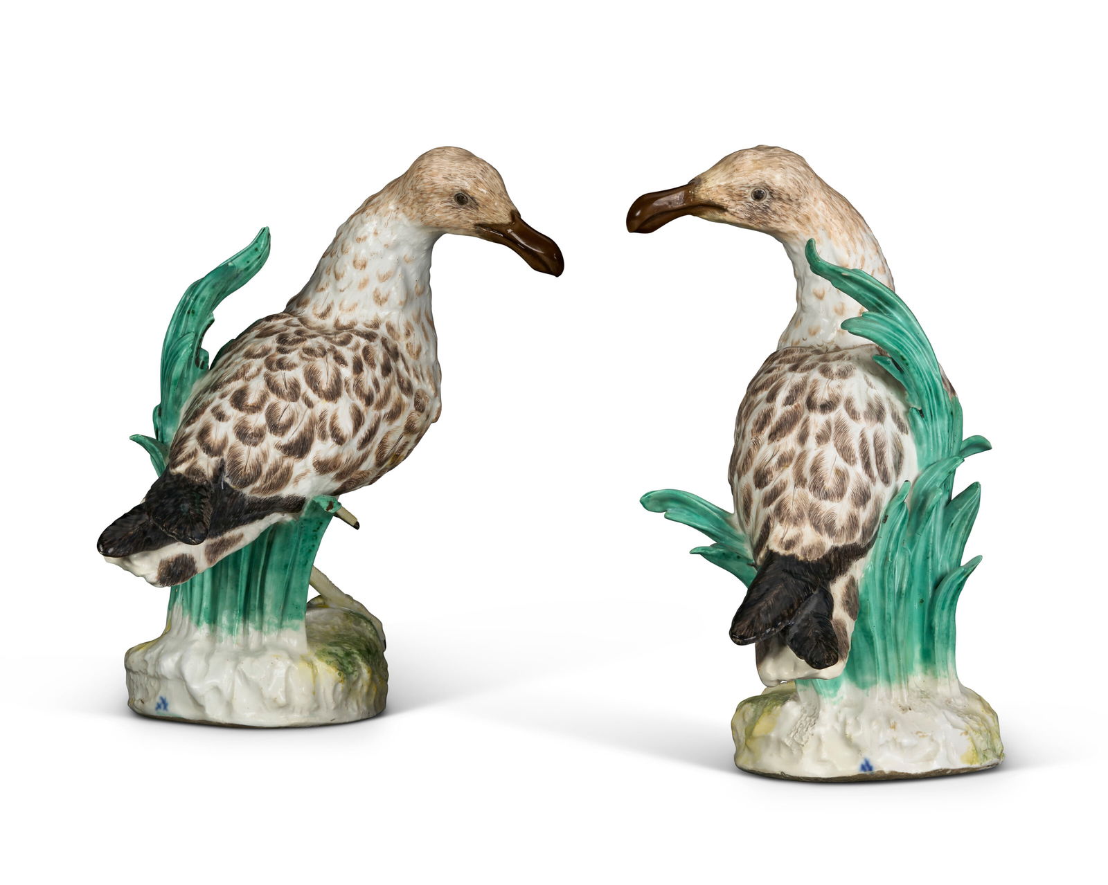 A PAIR OF MEISSEN PORCELAIN MODELS OF GULLS CIRCA 1753, BLUE CROSSED SWORDS MARKS TO THE BACK OF THE - 2