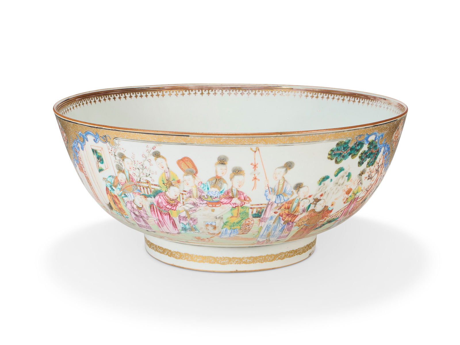 A LARGE CHINESE EXPORT PORCELAIN FAMILLE ROSE PUNCH BOWL QIANLONG PERIOD, CIRCA 1780 (1 of 4)