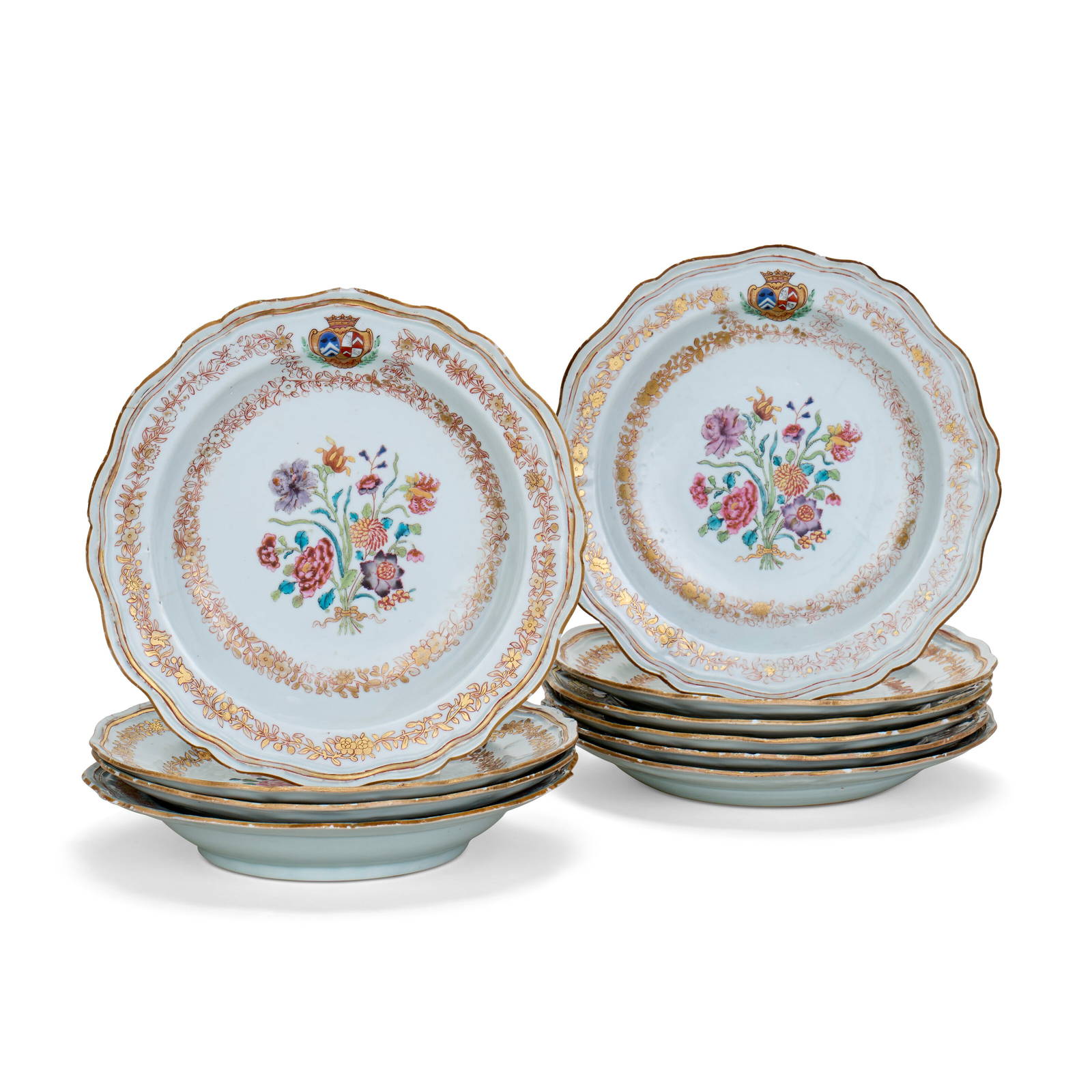 SET OF SEVEN CHINESE EXPORT PORCELAIN ‘FRENCH MARKET’ ARMORIAL PLATES AND THREE SOUP