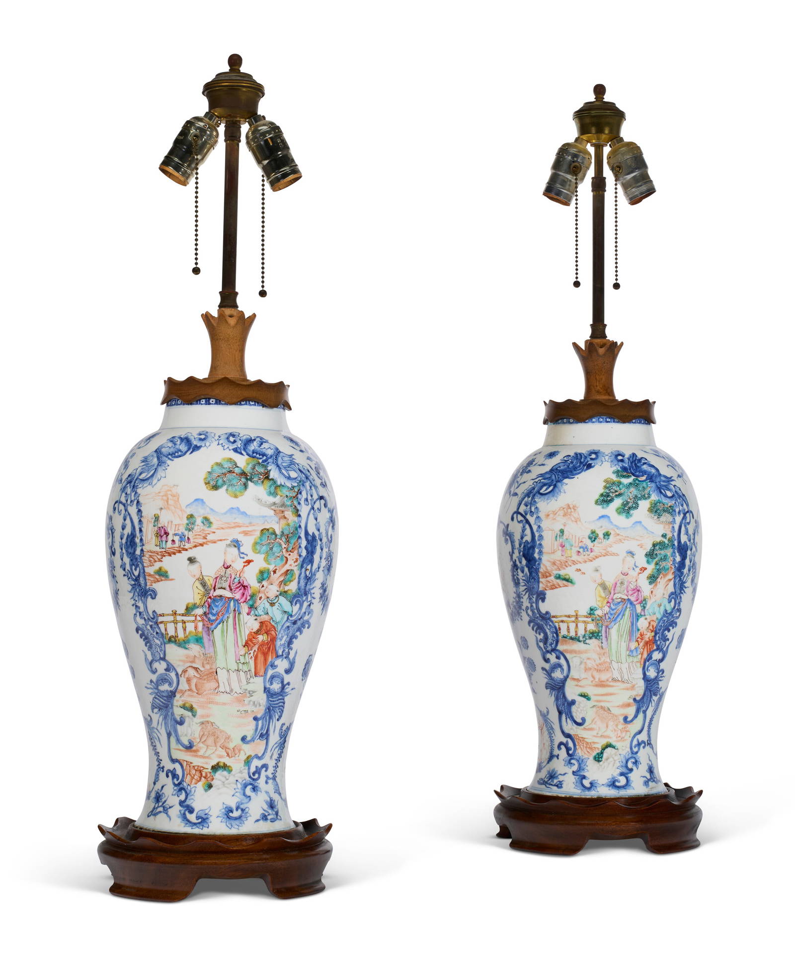 A LARGE PAIR OF CHINESE EXPORT PORCELAIN VASES, NOW MOUNTED AS LAMPS QIANLONG PERIOD, CIRCA 1780