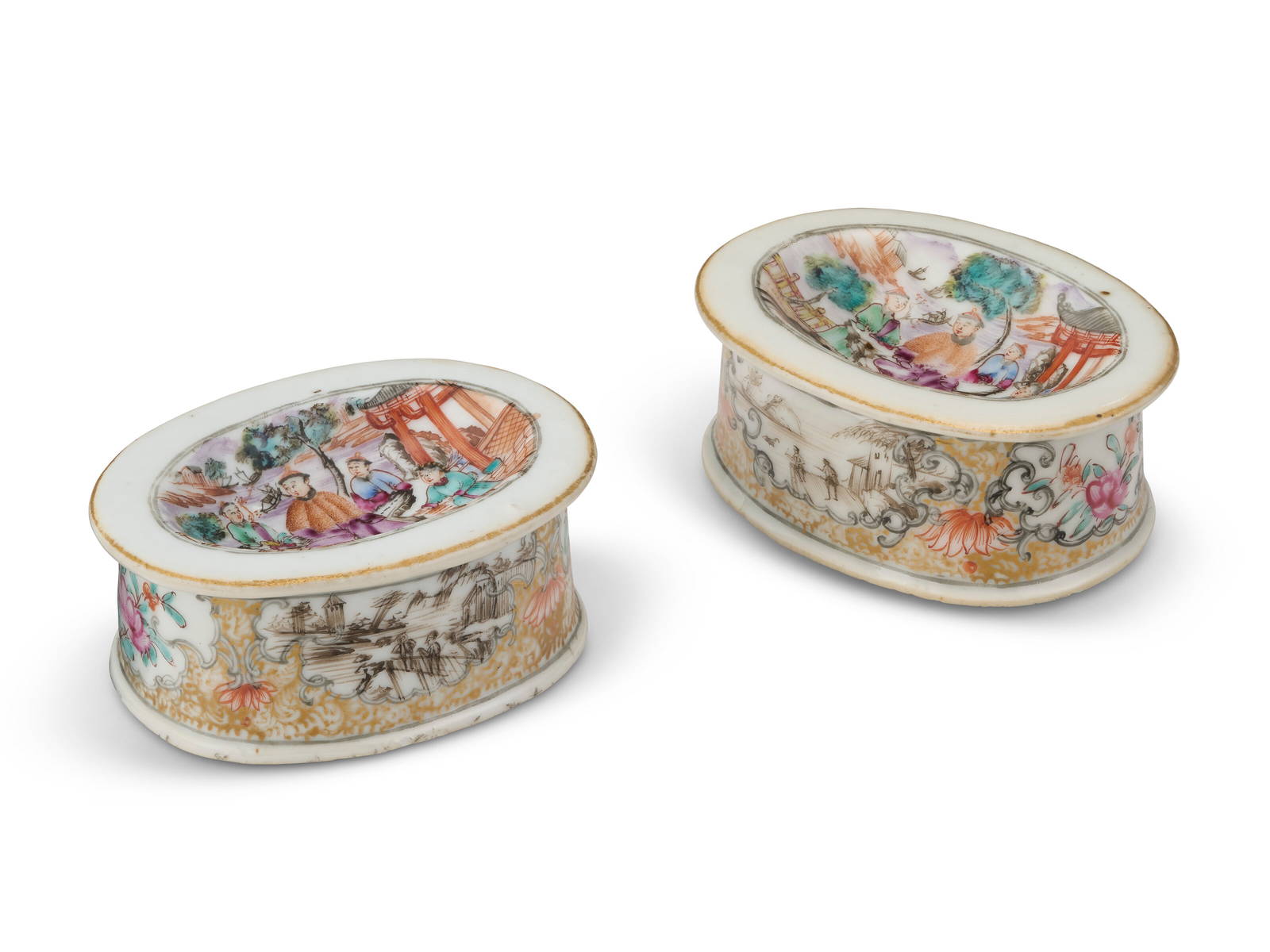 A PAIR OF CHINESE EXPORT PORCELAIN FAMILLE ROSE OVAL SALTS QIANLONG PERIOD, CIRCA 1785