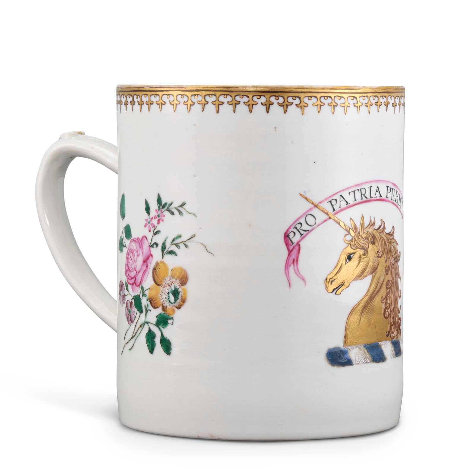 A CHINESE EXPORT PORCELAIN ‘ENGLISH MARKET’ CRESTED MUG QIANLONG PERIOD, CIRCA 1770 (1 of 3)