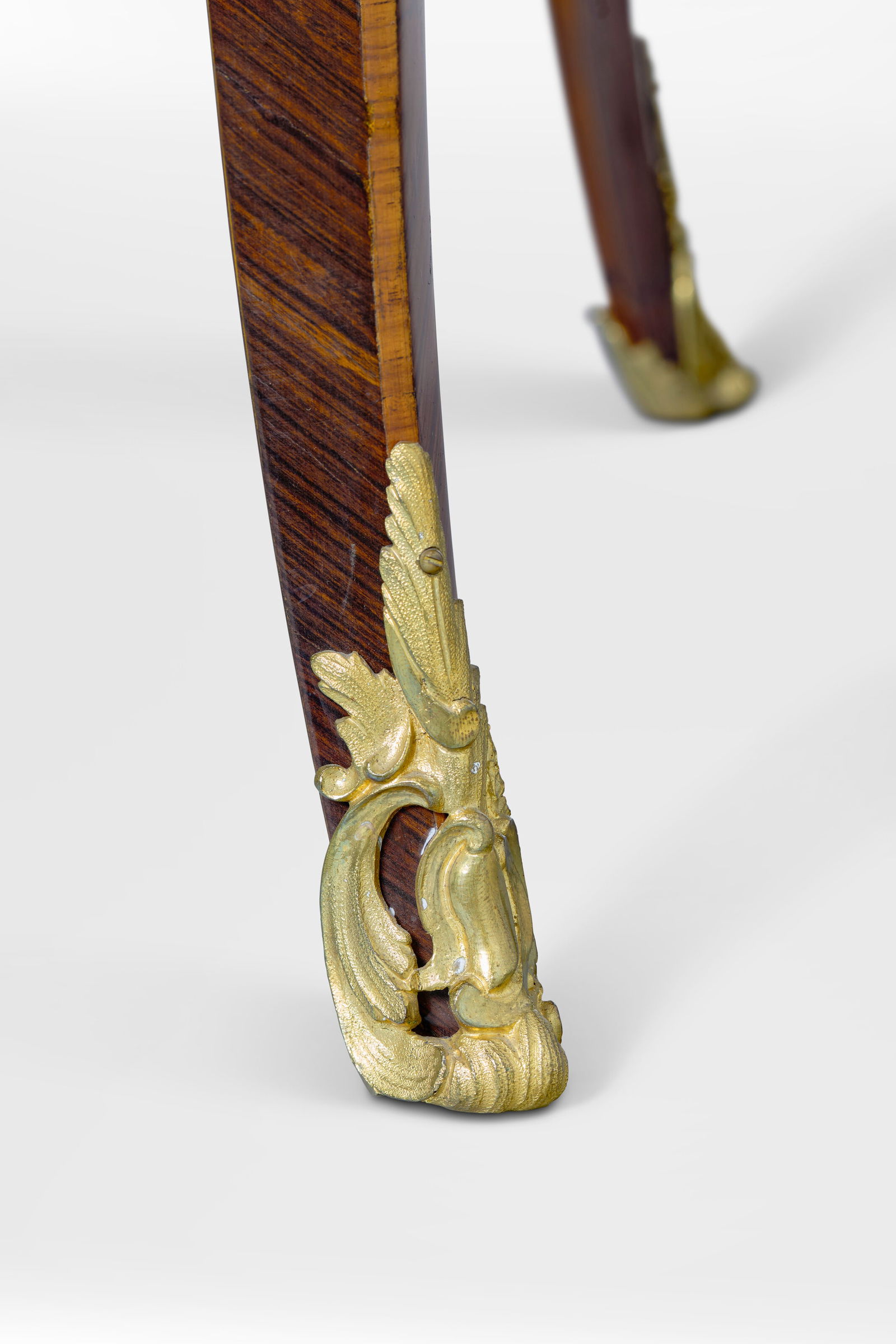 A LOUIS XV ORMOLU-MOUNTED KINGWOOD AND TULIPWOOD BUREAU PLAT CIRCA 1750, LATER MOUNTED - 4