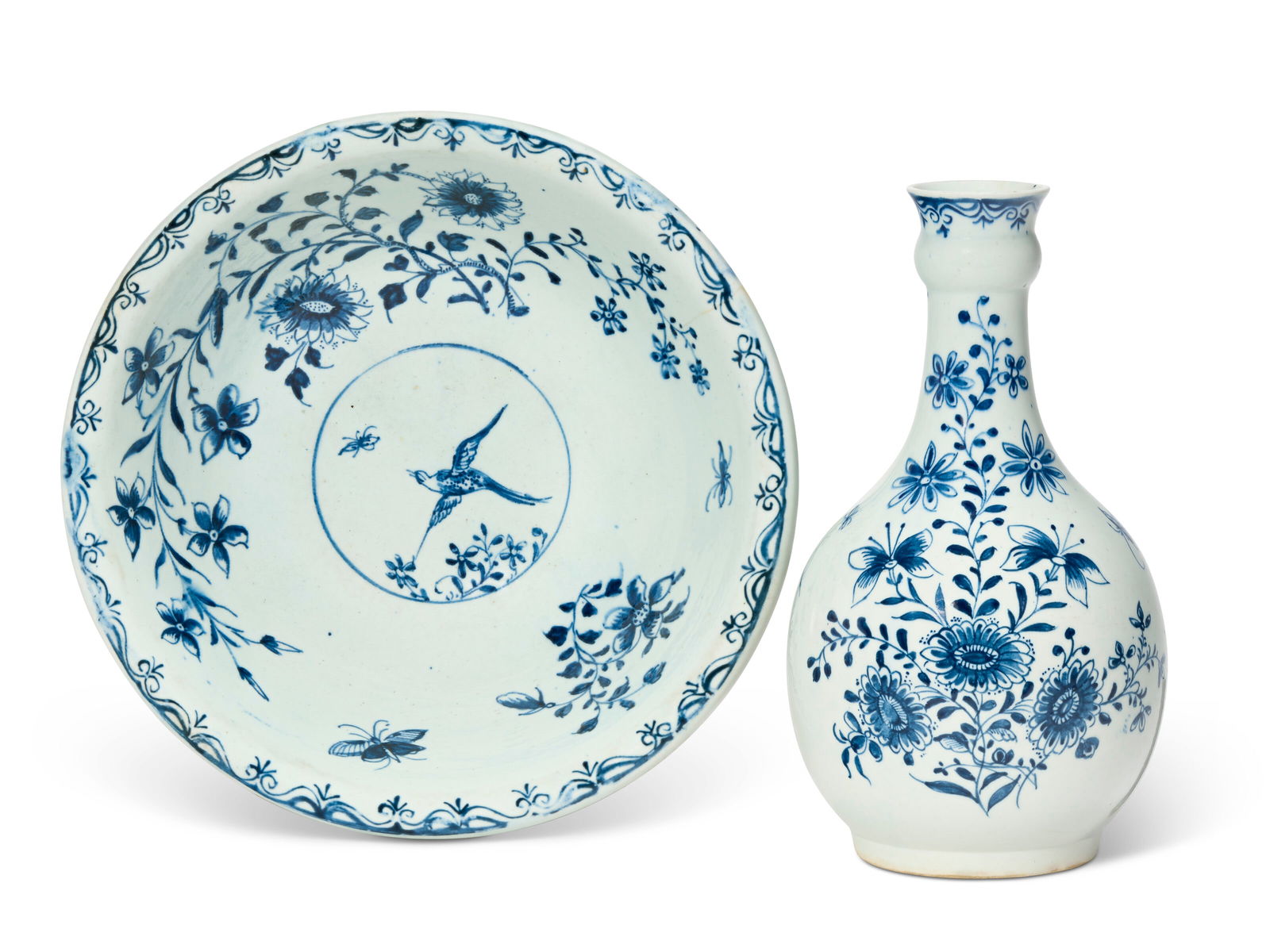 A LOWESTOFT PORCELAIN BLUE AND WHITE GUGLET AND BASIN CIRCA 1770 (1 of 4)