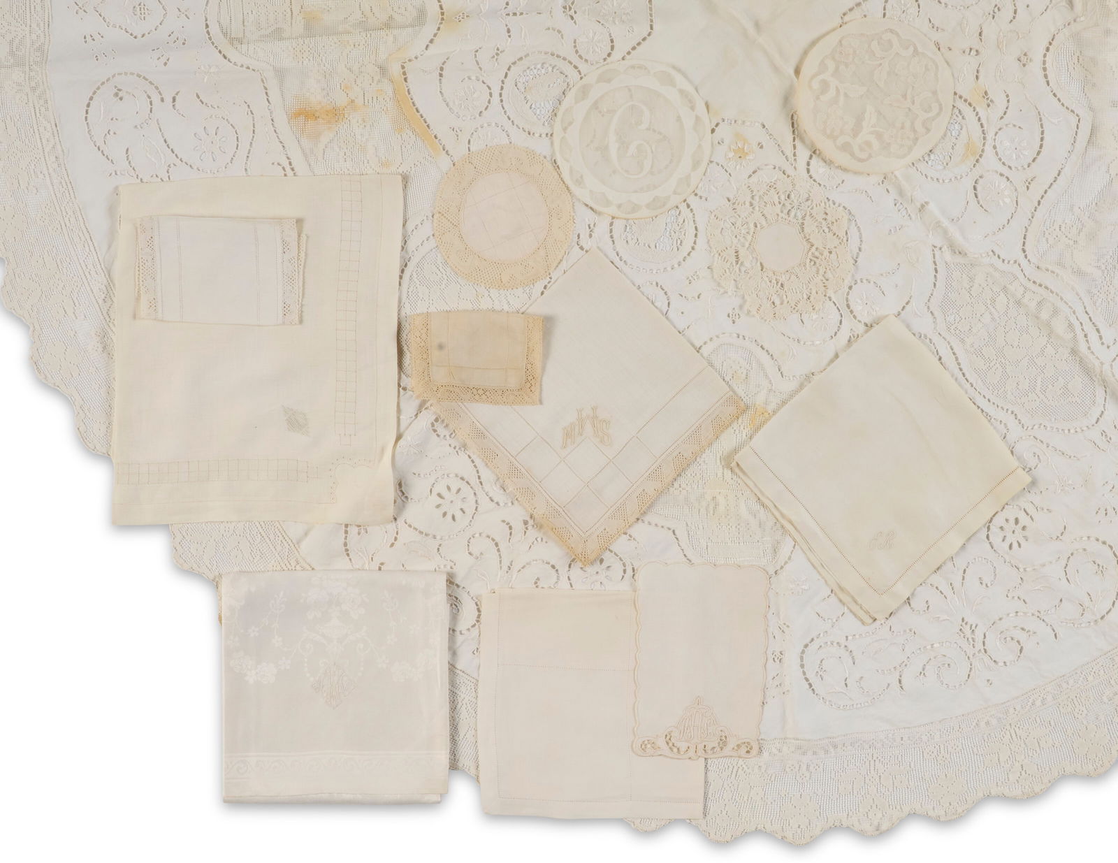 AN ASSORTED GROUP OF NAPKINS OF VARIOUS SHAPES, SIZES AND MATERIALS 20TH CENTURY: AN ASSORTED GROUP OF NAPKINS OF VARIOUS SHAPES, SIZES AND MATERIALS 20TH CENTURY Details Comprising multiple groups of dinner, finger tip towels, and cocktail napkins, some monogrammed, including cock